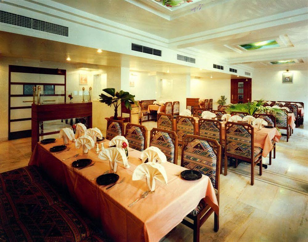 Hotel Ashish Plaza Пуна Экстерьер фото