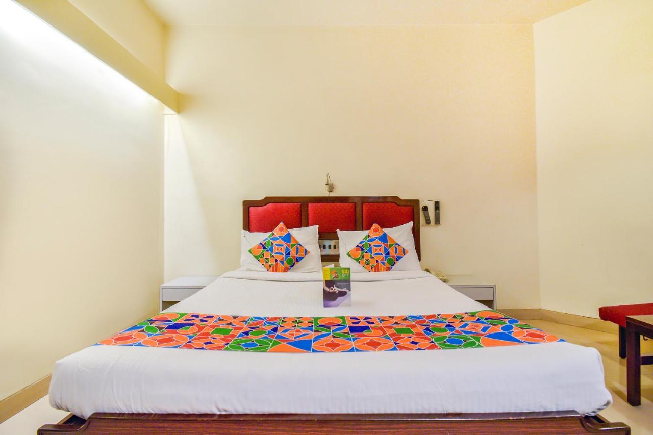 Hotel Ashish Plaza Пуна Экстерьер фото