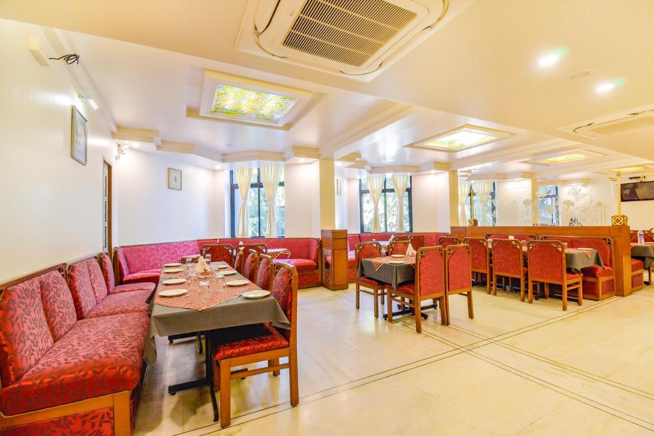 Hotel Ashish Plaza Пуна Экстерьер фото
